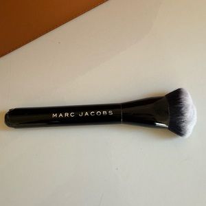 Marc Jacob foundation brush 2